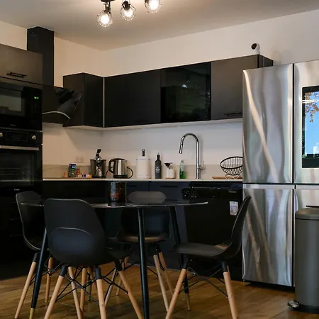 Moderne Avec Balcon, Jacuzzi Et Piscine Апартаменты