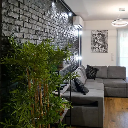 Moderne Avec Balcon, Jacuzzi Et Piscine Мандельё-ла-Напуль
