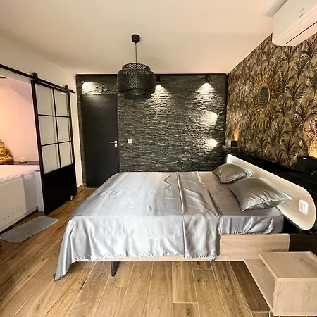 Appartement Moderne Avec Balcon, Jacuzzi Et Piscine Mandelieu