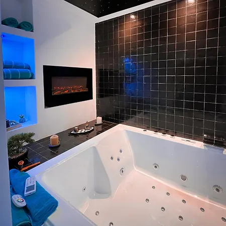 Appartement Moderne Avec Balcon, Jacuzzi Et Piscine *